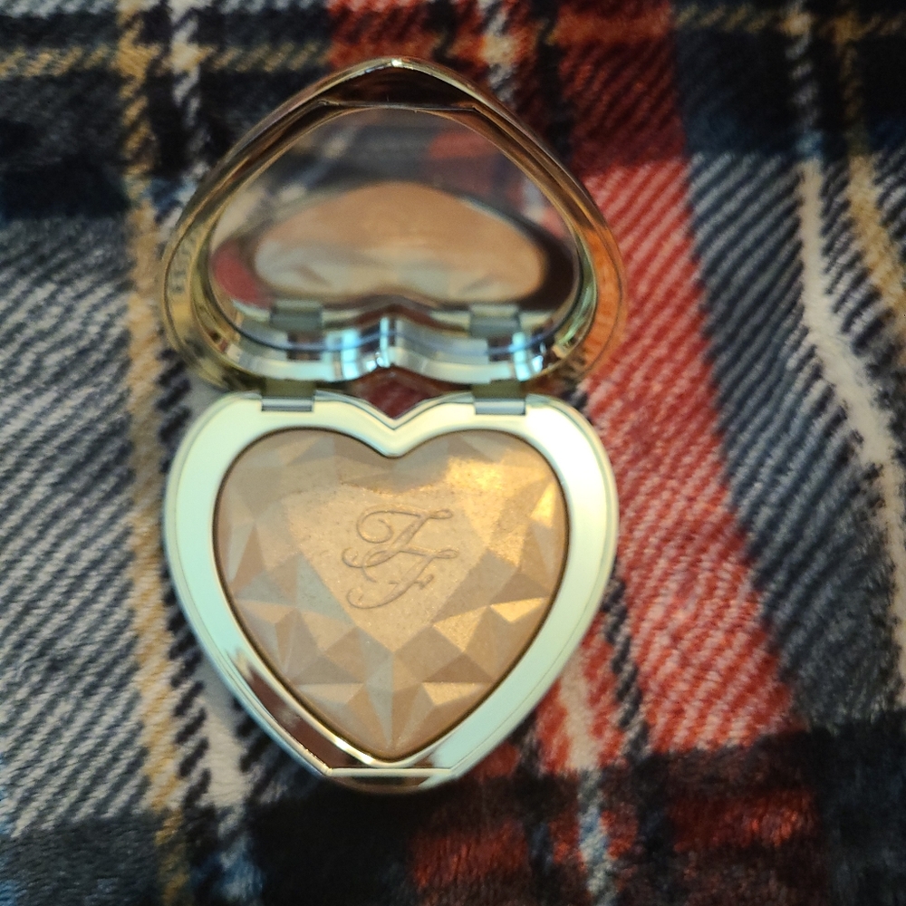 Too Faced You Light Up My Life Highlight